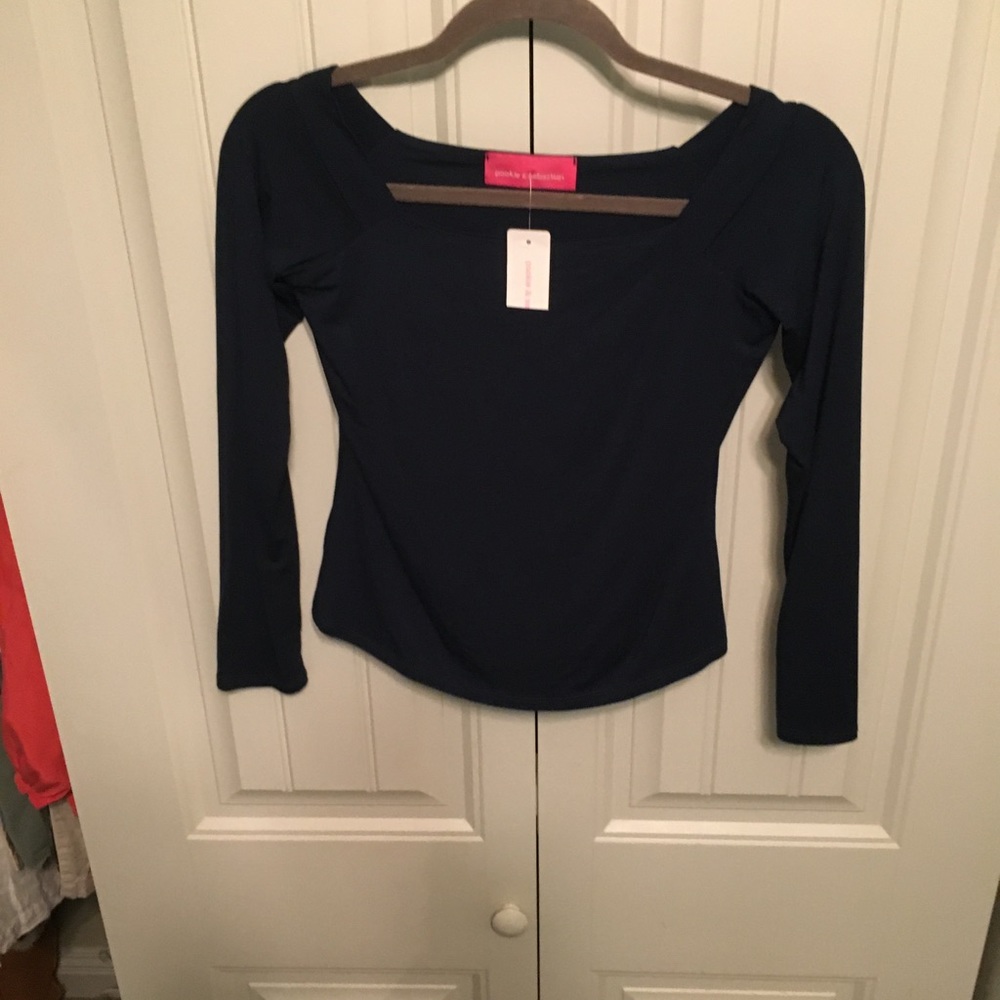 Short, fitted top